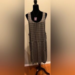 Action Gear dark green and avacado green jumper, large, 2 front pockets, Rayon